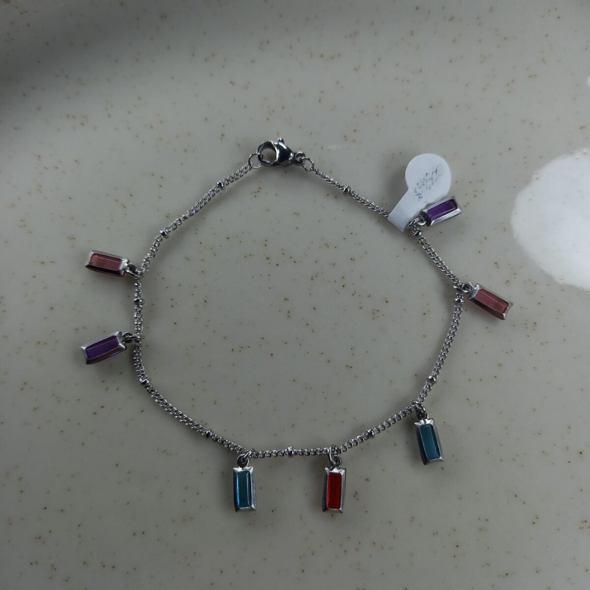 Pulsera fina con cristales rectangulares. - Imagen 2