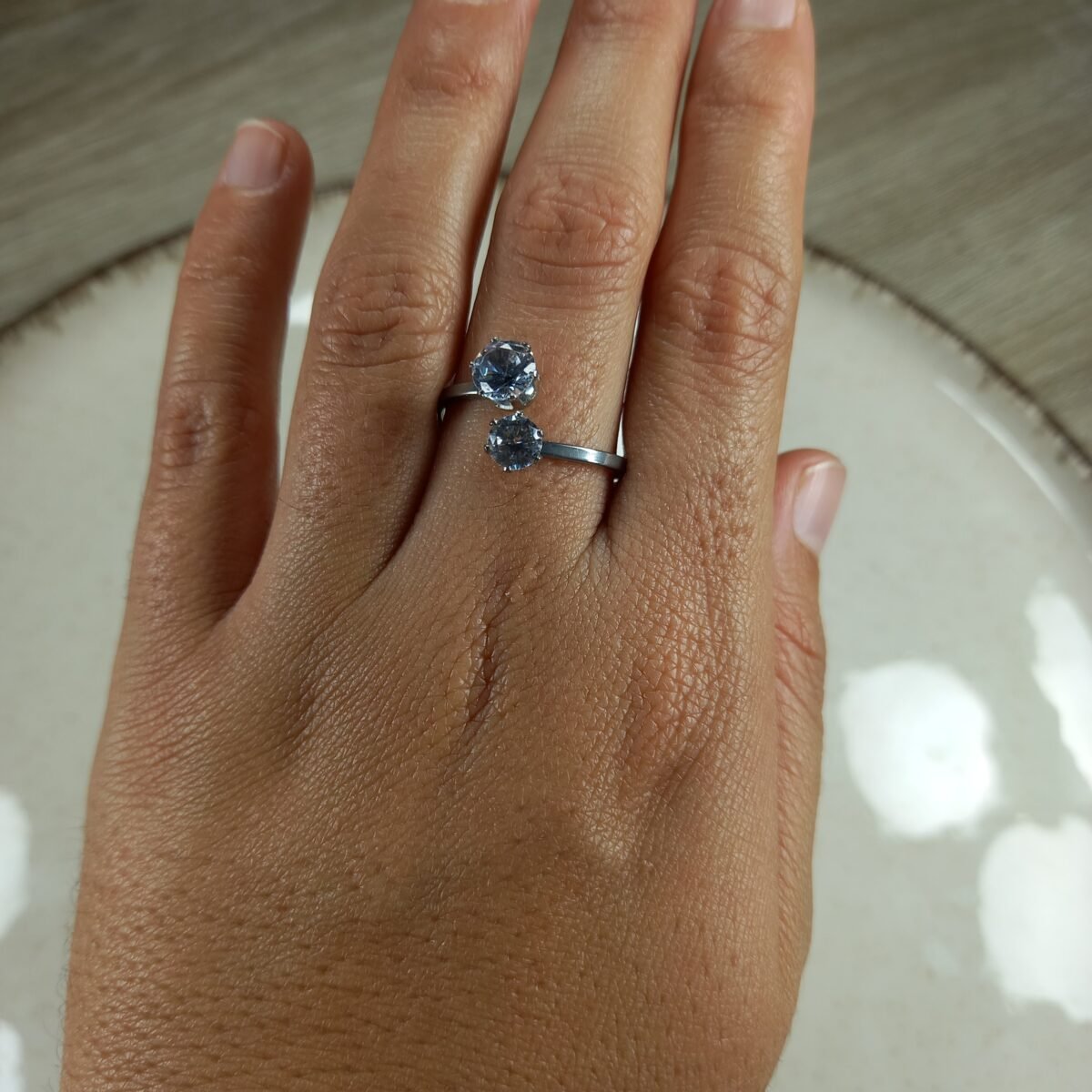 Anillo doble cubics cruzado.