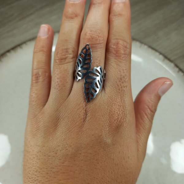 Anillo hoja grande.