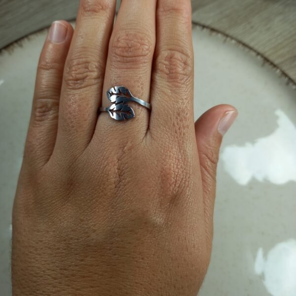 Anillo doble hoja chica.