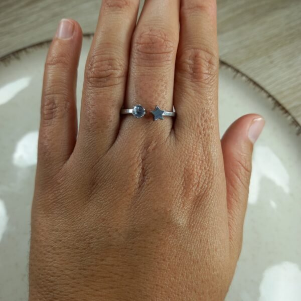 Anillo forma estrella y cubics.