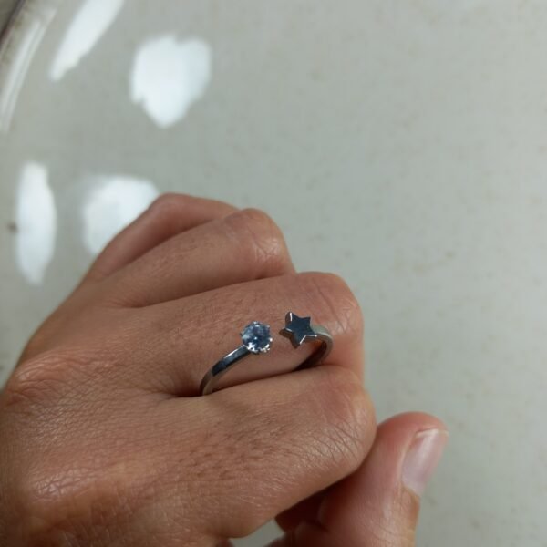 Anillo forma estrella y cubics.