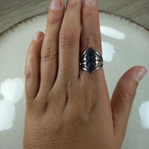 Anillo - Nudo de brujas.