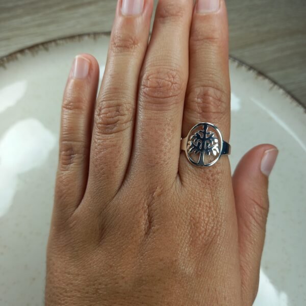 Anillo Circulo Con Arbol