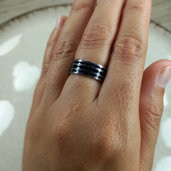 Alianza Con Tres Lineas Esmaltada Negra