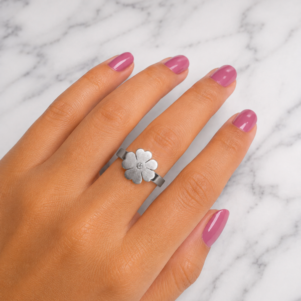 Anillo Trebol con Strass Blanco