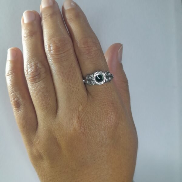 Anillo Bvlgari con Hojas de Strass