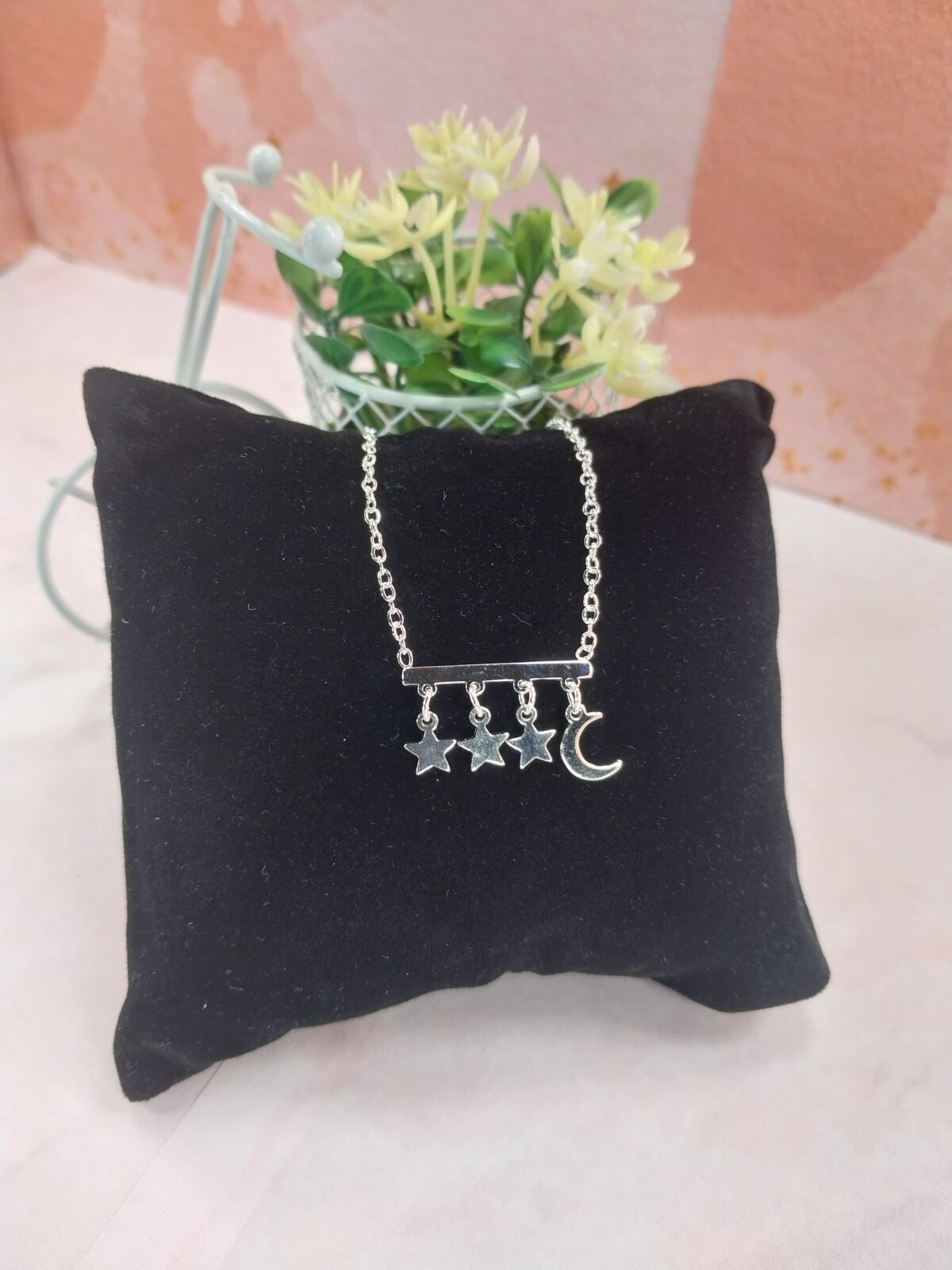 Collar perchita con dije Luna y Estrellitas