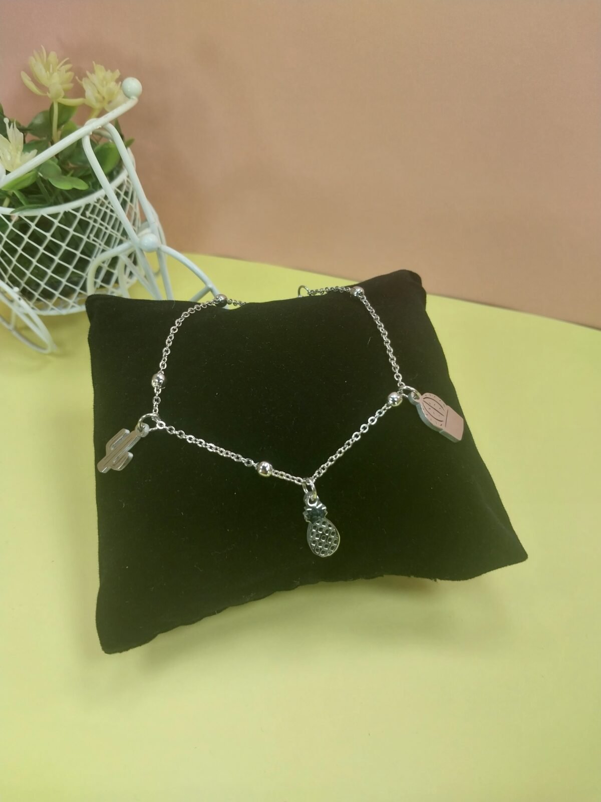 Pulsera con dijes Cactus + piña