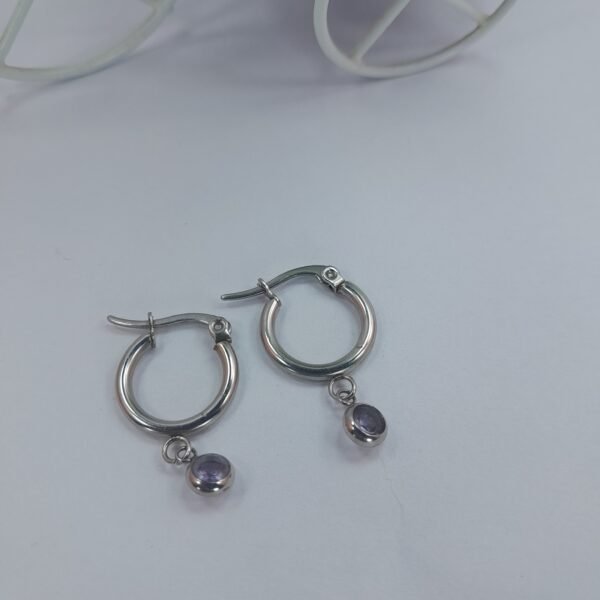 Argolla redonda mini con dije - cubic redondo violeta