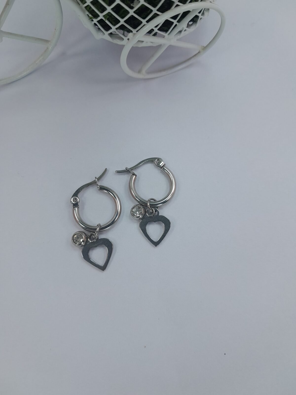 Argollas redonda mini con dije corazón + strass