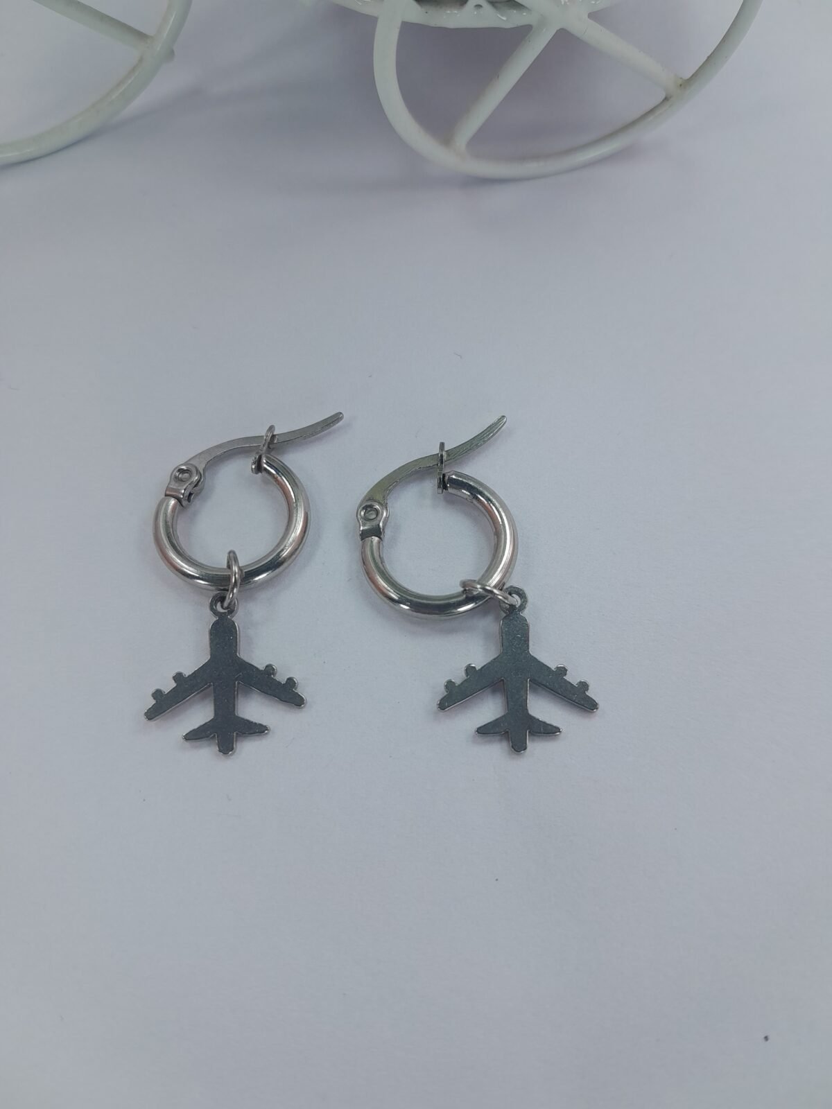 Argolla redonda mini con dije - avión