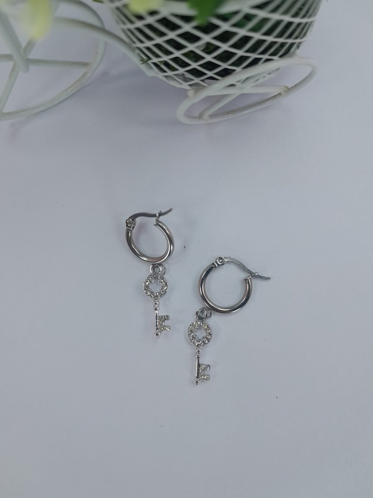 Argolla mini + dije llave con strass