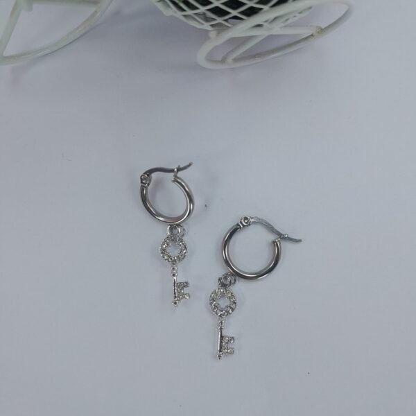 Argolla mini + dije llave con strass