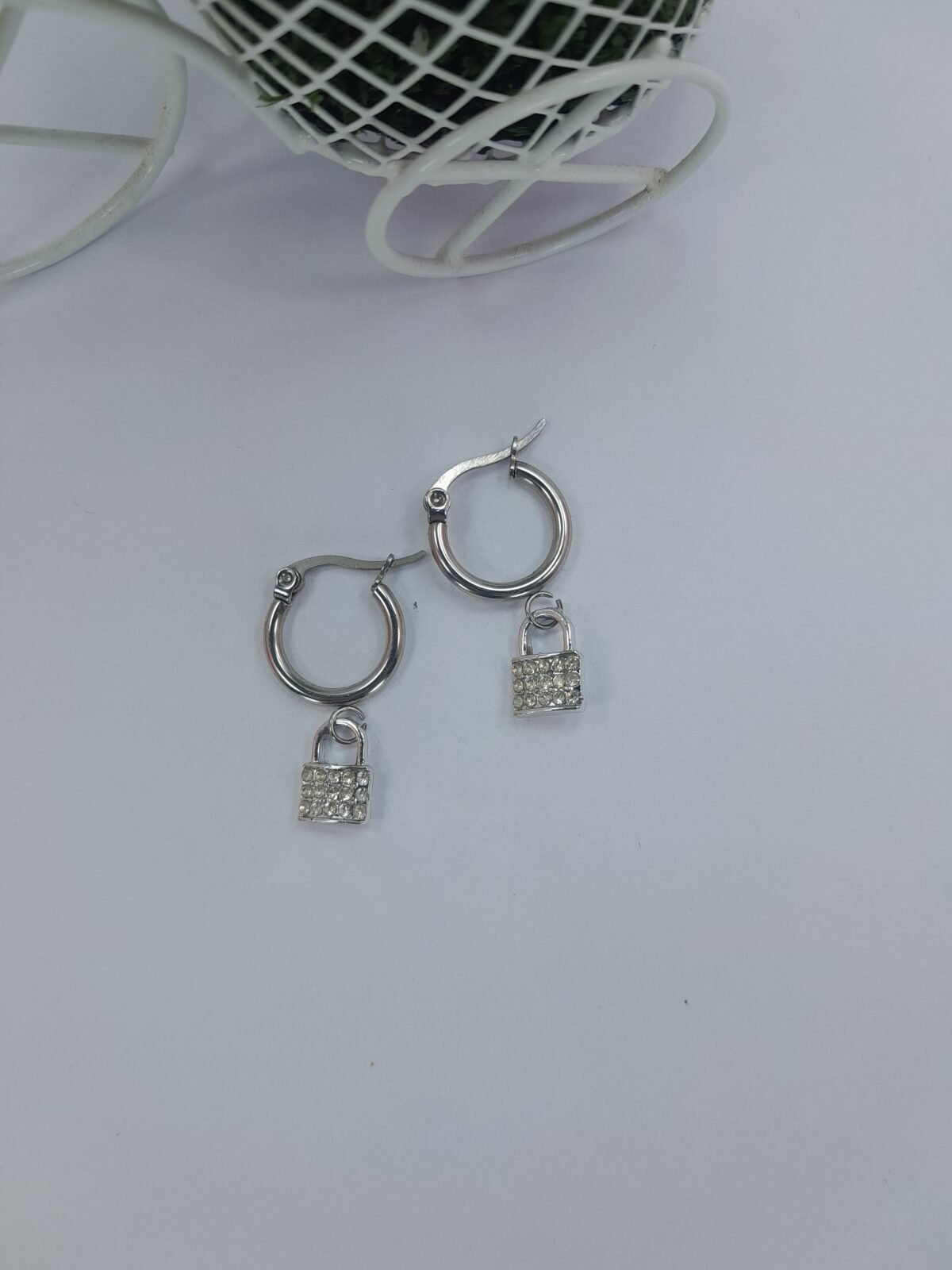 Argolla mini + dije candado con strass