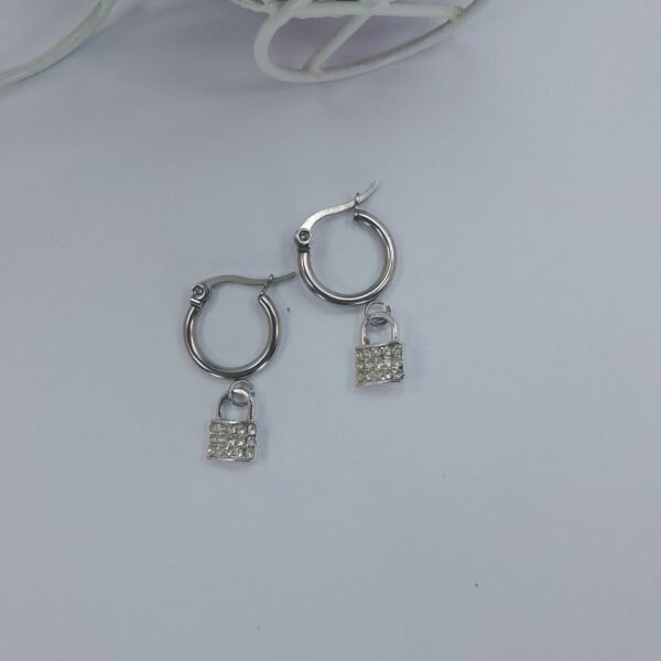 Argolla mini + dije candado con strass