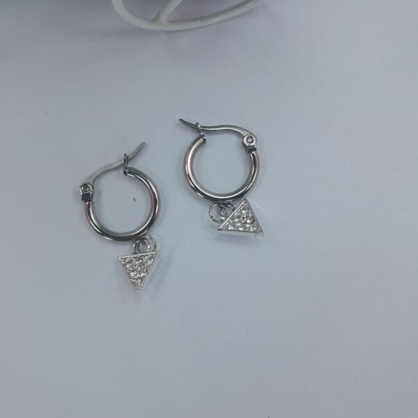 Argolla mini + dije triangular con strass