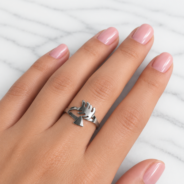 Anillo cruzado flecha.