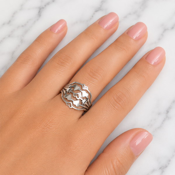 Anillo constelación corazón liso y calado.