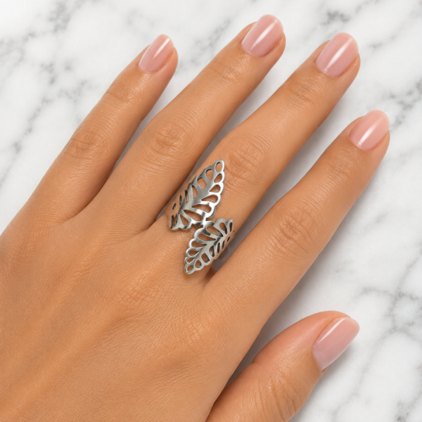 Anillo hoja grande.